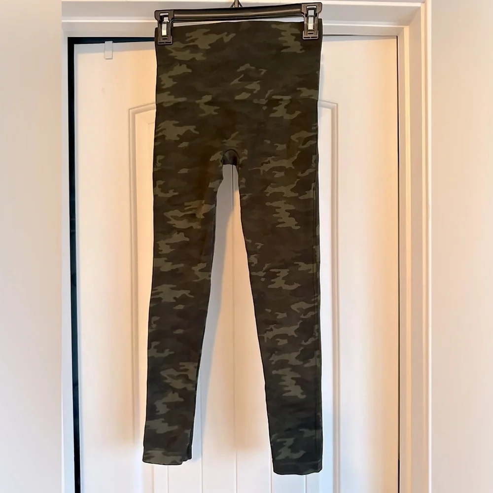 Women’s M Spanx Look At Me Now Green Camo Seamless‎ Leggings - Picture 4 of 11